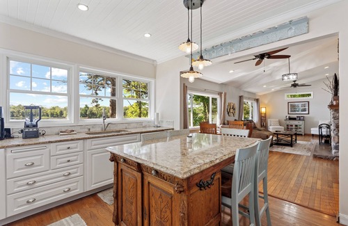 Garrison Cabina | *NEW* Fairytale Lakefront Cottage w/Sleeping Loft