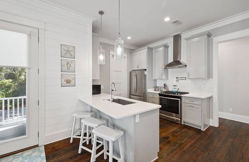 Greenway Park Casa | NEW! Fall Break OPEN 4 BR, Pool, Bikes & close to shopping & beach