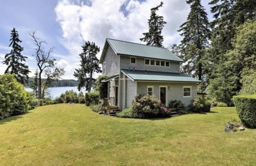 Grapeview Casa | New! Family Beach House! TV & Fireplace!