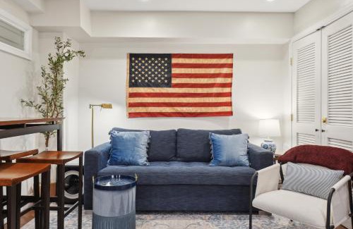 Hill East Cama Y Desayuno | NEW Family-Friendly Capitol Hill Home with Free Parking & Close Metro Access