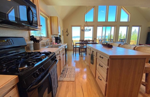 Indian Mountain Cabina | New! Family Getaway with Breathtaking Views/Fireplace/4 TV's/Fenced yard - Blissful Acres