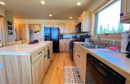 Indian Mountain Cabina | New! Family Getaway with Breathtaking Views/Fireplace/4 TV's/Fenced yard - Blissful Acres