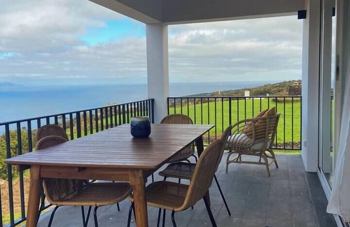 Lajes do Pico Casa | Nueva Casa Familiar con Vista a la Isla de São Jorge