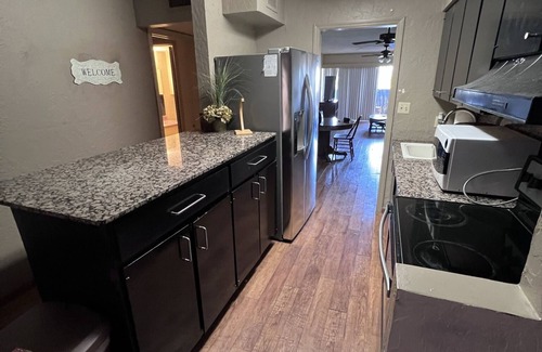 Central Oklahoma City Condominio | *NEW* ★ Family sized Condo Near Downtown with FastWi-Fi and exclusive balcony!★
