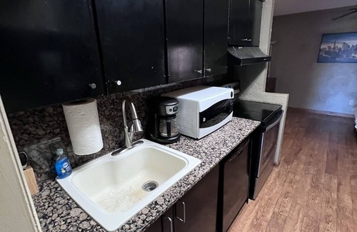 Central Oklahoma City Condominio | *NEW* ★ Family sized Condo Near Downtown with FastWi-Fi and exclusive balcony!★