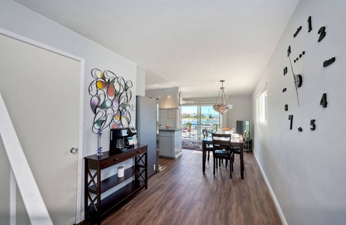 Coronado Condominio | *NEW*Fantastic Location! Large Balcony Overlooking Yacht Club. Walk to Hotel Del