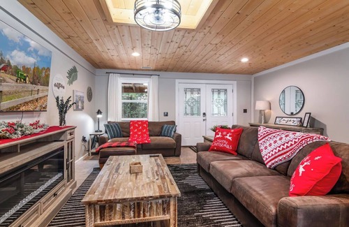 Walnut Shade Casa | New Farm Barn, near Branson, MO