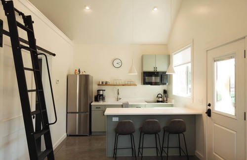 Livingston Cabina | NEW Farm Stay Cabin close to Livingston, Yellowstone, Bozeman, fishing, hiking