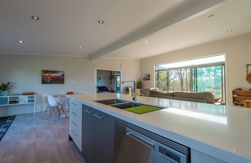 Ohaupo Otro | New Farmhouse in Hamilton Cambridge TeAwamutu New Zealand