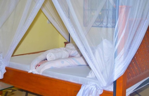Arusha Cabina | New Favour Lodge