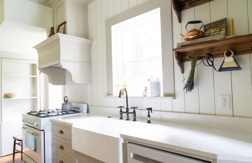 Mendon Casa | *NEW FINNISH SAUNA! Cheerful, Cozy Farmhouse Cottage and Apple Orchard
