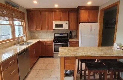Wianno Casa | New for 2023! Osterville rental on Neck pond. RPMS124