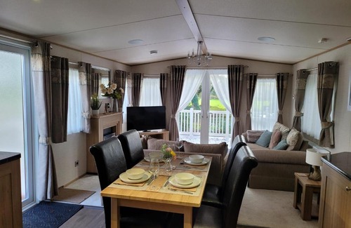 New Forest District Otro | New Forest 2-Bed Premium Holiday Home, Hoburne Bashley Holiday Park,New Milton, Park Leisure Pass at an additonal cost