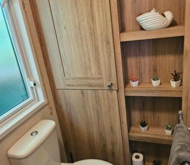 New Forest District Otro | New Forest 2-Bed Premium Holiday Home, Hoburne Bashley Holiday Park,New Milton, Park Leisure Pass at an additonal cost