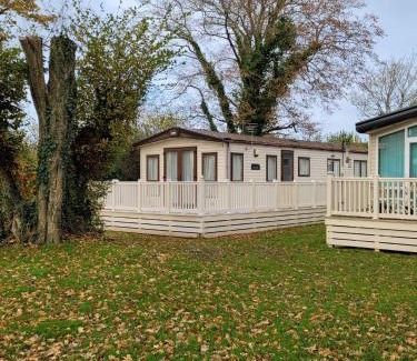 New Forest District Otro | New Forest 2-Bed Premium Holiday Home, Hoburne Bashley Holiday Park,New Milton, Park Leisure Pass at an additonal cost