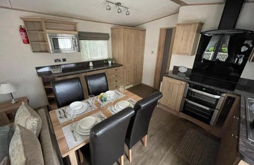 New Forest District Otro | New Forest 2-Bed Premium Holiday Home, Hoburne Bashley Holiday Park,New Milton, Park Leisure Pass at an additonal cost
