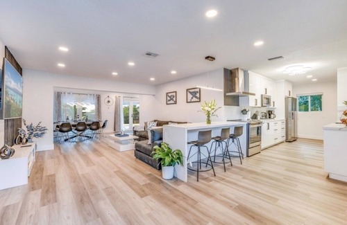 Croissant Park Casa | NEW! Fox Private Resort- Near Downtown & Beach