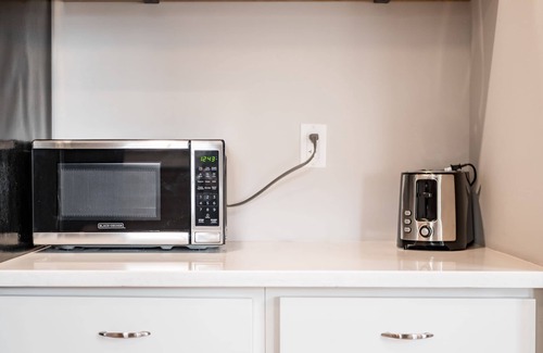University District Apartamento | NEW! | Free Parking | Central Location
