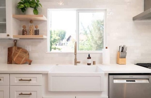 Fire Mountain Casa | NEW Fresh & Bright Oceanside Retreat, Close to All