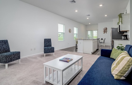 Zephyrhills Casa | New Fully Furnished, Perfect Short-stay Pet-friendly home around Tampa Suburbs.