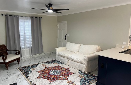 Estate Ruby Condominio | NEW Fully Renovated - Close to Beaches & Shopping!
