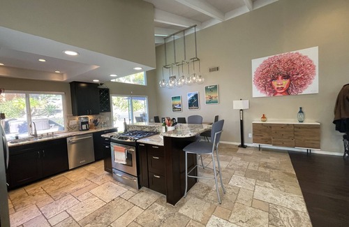 San Carlos Villa | New, Fun Get Away, Vaulted Ceiling, Pool, Hot Tub, New