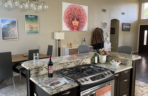 San Carlos Villa | New, Fun Get Away, Vaulted Ceiling, Pool, Hot Tub, New
