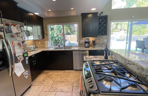 San Carlos Villa | New, Fun Get Away, Vaulted Ceiling, Pool, Hot Tub, New