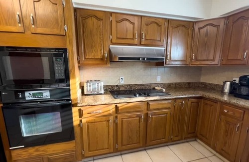 South Padre Island Casa | NEW! Fun Retro Island Vibe * Sleeps 17 * Beach 1 block