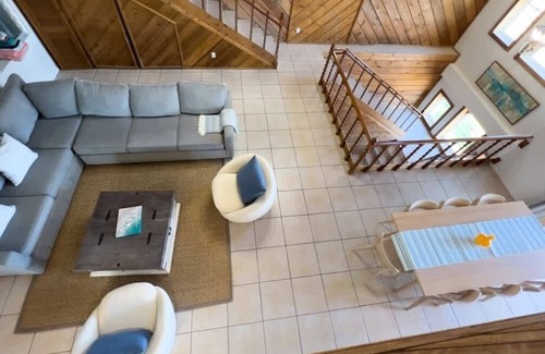 South Padre Island Casa | NEW! Fun Retro Island Vibe * Sleeps 17 * Beach 1 block