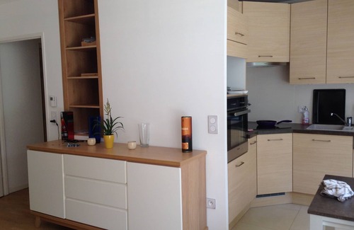 Saint-Cyr-l'Ecole Apartamento | Nuevo apartamento amueblado en planta baja con caja cerca de la estación de tren y todas las comodidades.