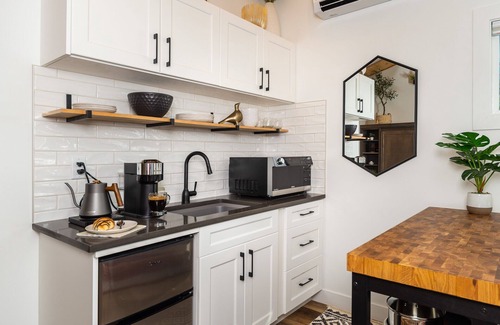 Victoria Apartamento | New Garden Studio I ProClean I Skylight I Rain Shower I Nespresso I Free Parking