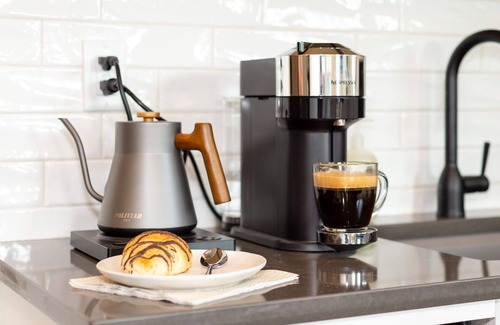 Victoria Apartamento | New Garden Studio I ProClean I Skylight I Rain Shower I Nespresso I Free Parking