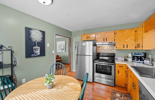 Gatlinburg Chalet De Esquí | New! GBurg + 1 Mile to Rocky Top! Hot Tub*Firepit