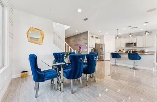 Glendale Casa | New Glendale Listing - Modern - Pool - Near Stadium & Westgate Entertainment
