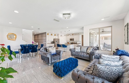 Glendale Casa | New Glendale Listing - Modern - Pool - Near Stadium & Westgate Entertainment