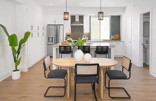 Stockton Casa | New Golden Hill City Charmer