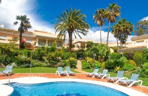 Nueva Milla de Oro Cabaña | Casa adosada frente al mar New Golden Mile con jardín y barbacoa