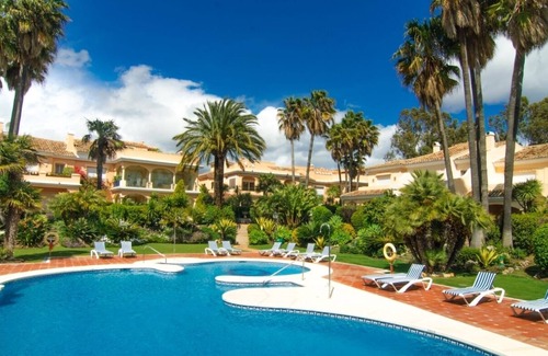 Nueva Milla de Oro Cabaña | Casa adosada frente al mar New Golden Mile con jardín y barbacoa