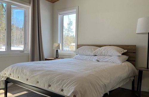 Wasagaming Cabina | New gorgeous 3 bedroom cabin! Walk to Clear Lake!