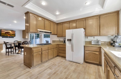 Laguna Hills Casa | New!!! Gorgeous backyard Oasis on a 38,400 sf lot with 2800 sf home. SEE VIDEO!!