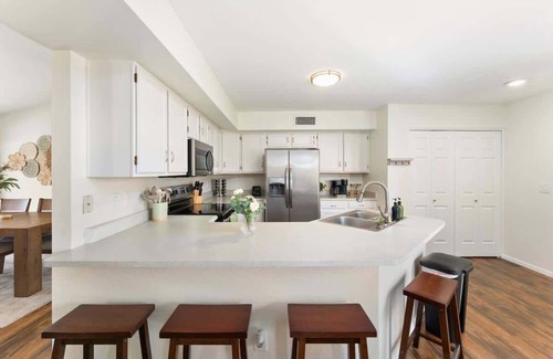 Glendale Casa | *NEW* Gorgeous Desert Oasis! Heated Pool & Hot Tub