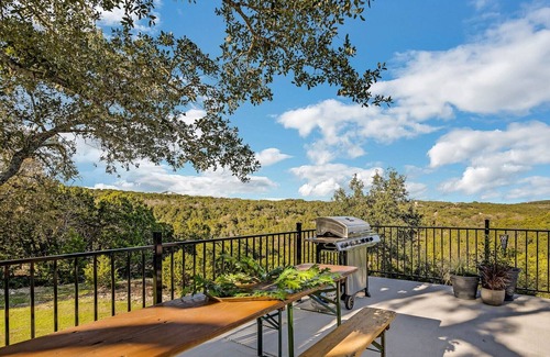 New Braunfels Casa | NEW Gorgeous Home With Hot Tub 5min From the River