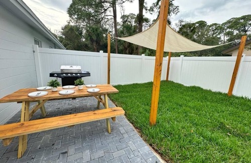 Port Orange Casa | NEW Gorgeous Sunshine-Up 6 Guests-Private Backyard
