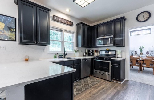 Suwanee Casa | New! - Great Family Home in Suwanee | Dog Friendly | Gas South Arena | Community Pool