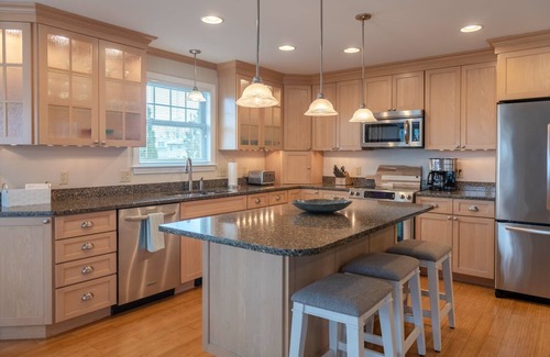 Snug Harbor Casa | New Great Island Listing-2BR 2 Baths, sleeps 6, outdoor shower