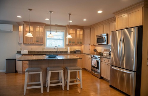 Snug Harbor Casa | New Great Island Listing-2BR 2 Baths, sleeps 6, outdoor shower