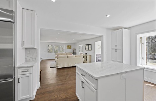 Noyack Casa | New Hamptons House in Sag harbor + Pool + 8 bedroom