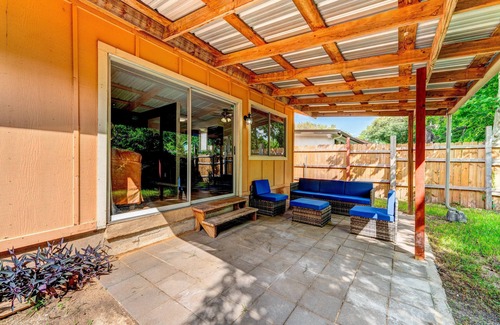 Franklin Park Casa | NEW! Happy Hollow-- w/ 3 King Beds + Ping-Pong/Movie Room