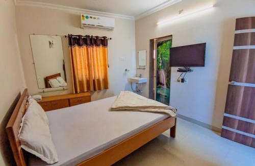 Bhuj Hotel | New Harbhole Hotel & Guest House